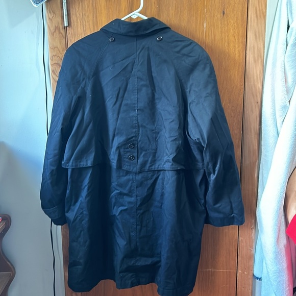 Womans coat/jacket has all buttons - Picture 2 of 5